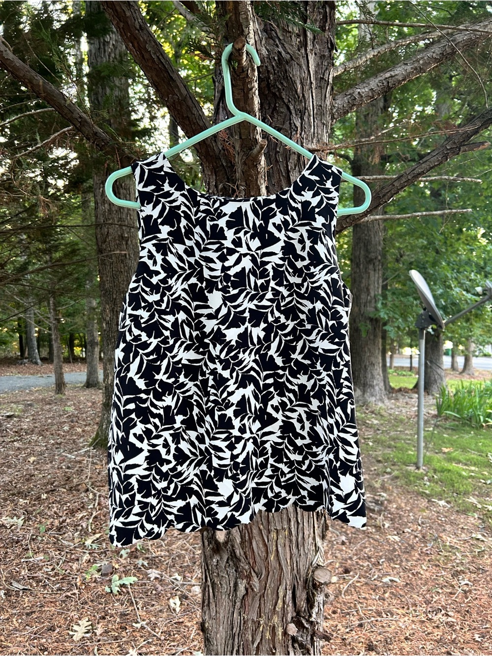 J. Crew Black and White Leaf-Print Shell Top, size S